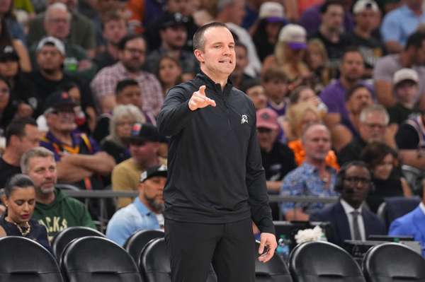 太阳惨败暴露进攻顽疾 主帅奥特直指单打低效问题